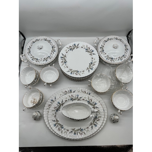 288 - 31 Piece Royal Albert Bine China Dinner Service 