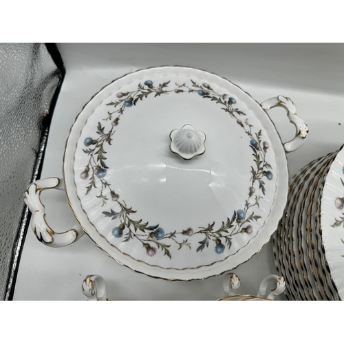 288 - 31 Piece Royal Albert Bine China Dinner Service 