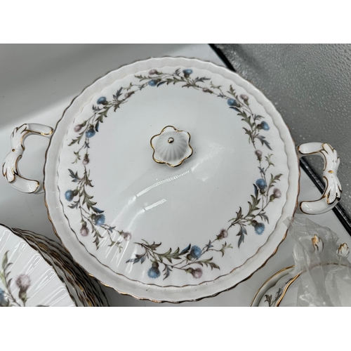 288 - 31 Piece Royal Albert Bine China Dinner Service 