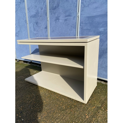 313 - Small modern designer bookshelf with inlaid bronze  centre plaque

Dimensions - 39