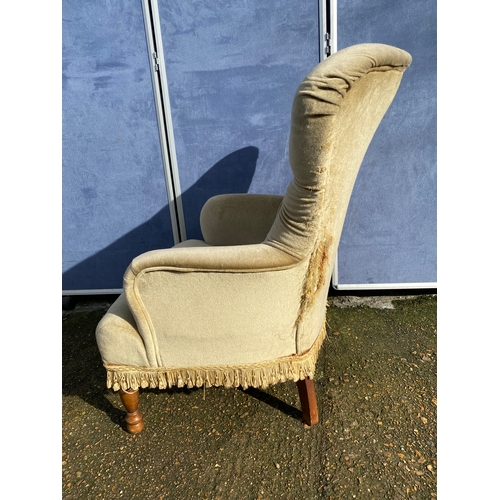 315 - Antique victorian style button back upholstered nursing chair.

Dimensions - 31.5