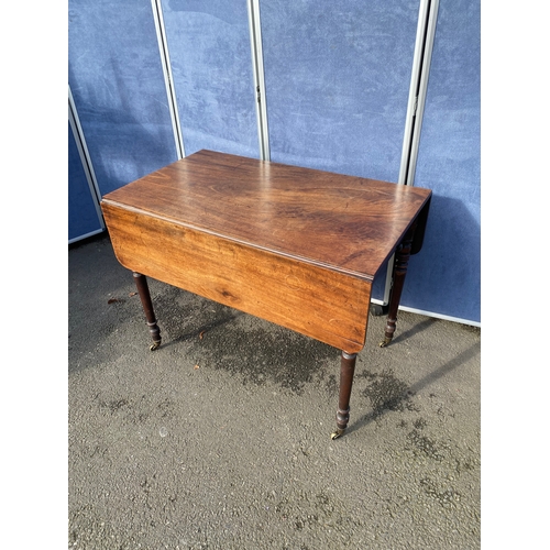 361 - Antique mahogany drop leaf table. 

Please see images for dimensions.