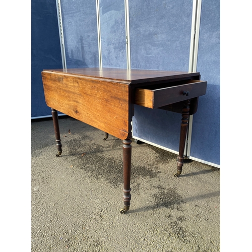 361 - Antique mahogany drop leaf table. 

Please see images for dimensions.