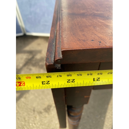 361 - Antique mahogany drop leaf table. 

Please see images for dimensions.