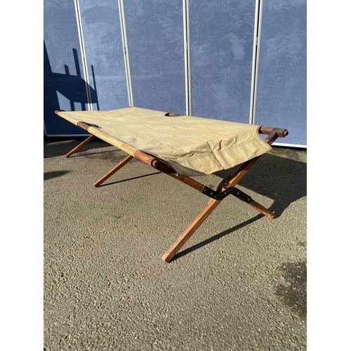 364 - A WW2 period Military canvas bed / stretcher - D A Wheatley

Please see images for dimensions.