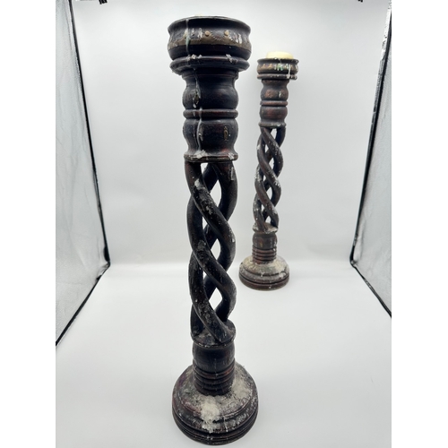 15 - Pair of vintage barley twist candlesticks - 61cm