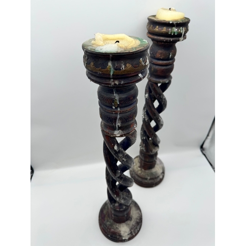 15 - Pair of vintage barley twist candlesticks - 61cm