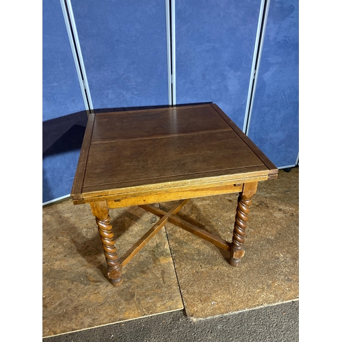 406 - Vintage Oak extendable barley twist dining table.

Please see images for all dimensions.