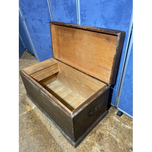 408 - Antique storage chest

Dimensions - 41