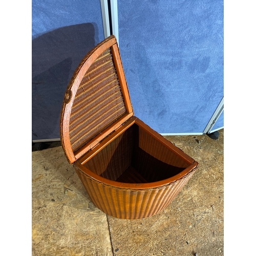 412 - T.L. Bellatti & Sons Wicker laundry basket. 

Dimensions - 13