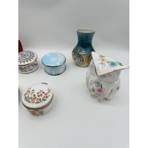 51 - Collection of ceramics including Lladro, Mintons, Royal Doulton, trinket boxes + others