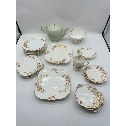 57 - Vintage ceramic plates + tea pot - A/F