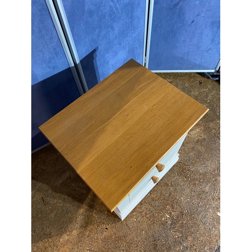 422 - Modern two drawer bedside table 

Dimensions - 21