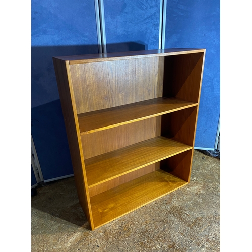 423 - Teak bookshelf. 

Dimensions - 34.5