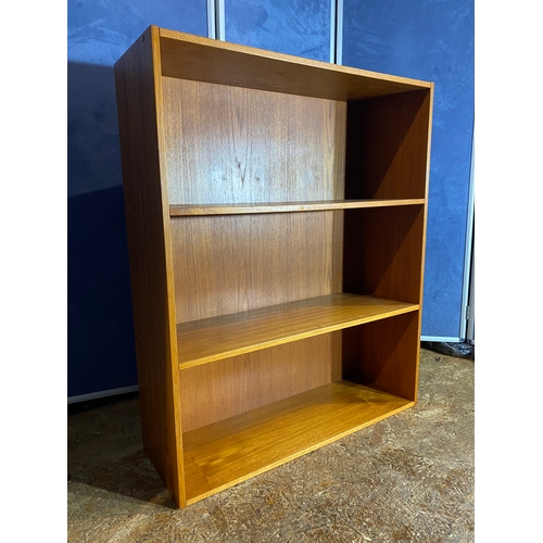 423 - Teak bookshelf. 

Dimensions - 34.5