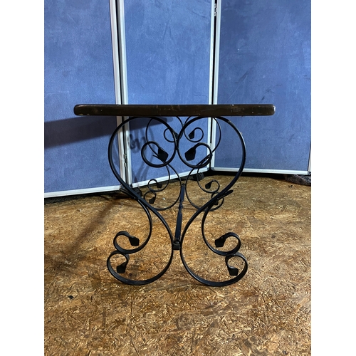 425 - Vintage small side table with wrought iron legs. 

Dimensions - 30