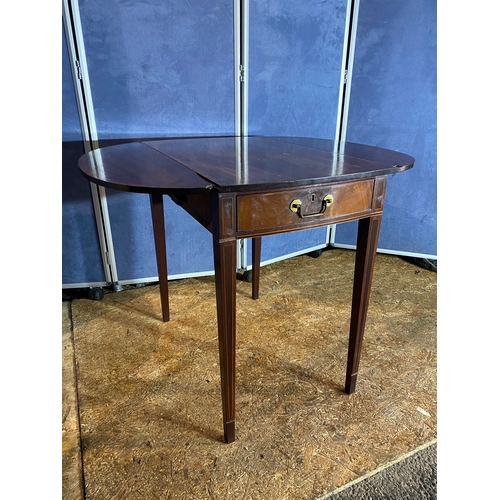 426 - Antique drop leaf table. 

Please see images for all dimensions.