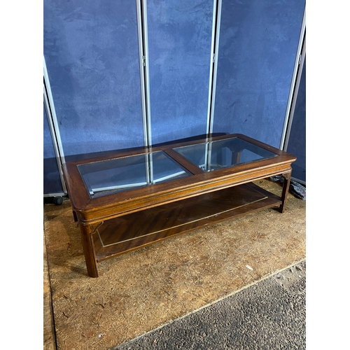 429 - Retro glass coffee table. 

Dimensions - 54