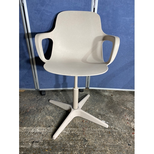 431 - A set of six height adjustable swivel office chairs. 

See images for dimensions.