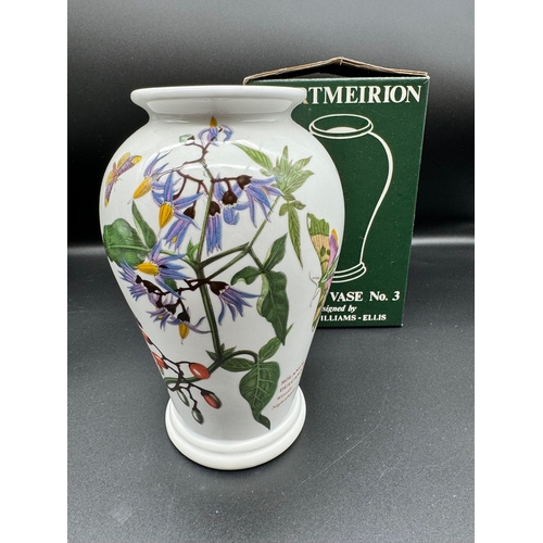 145 - Two boxed Portmeirion Canton vases by Susan Williams-Ellis No 2 & No 3 / 20cm / 16.5cm