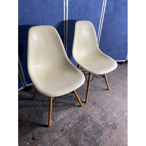 453 - Two modern plastic chairs.