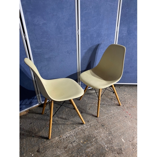 453 - Two modern plastic chairs.