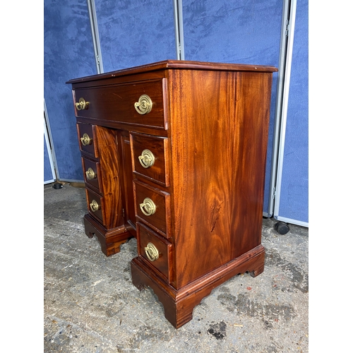 455 - Vintage mahogany knee-hole writing desk