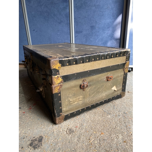 461 - Two Vintage travel trunks. 

Dimensions of largest in images for reference.