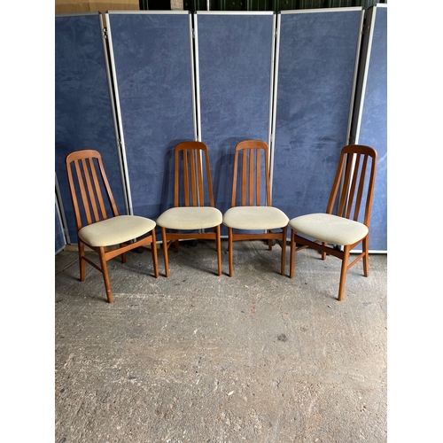 463 - Mid century Teak Gate leg table and four chairs.

Please see images for all dimensions.