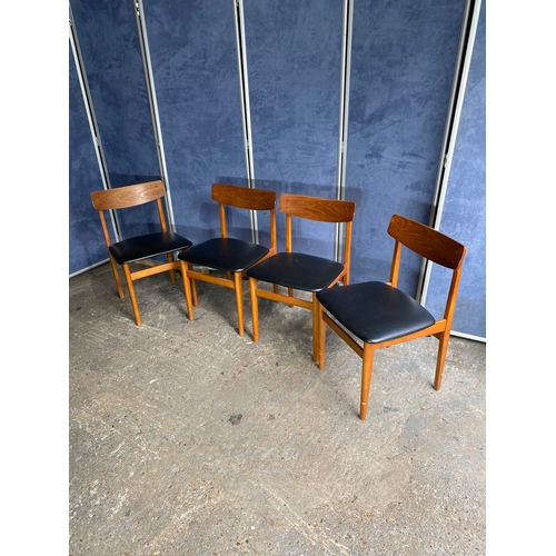 466 - Mid Century Teak extendable dining table and four chairs. 

Please see images for all dimensions.