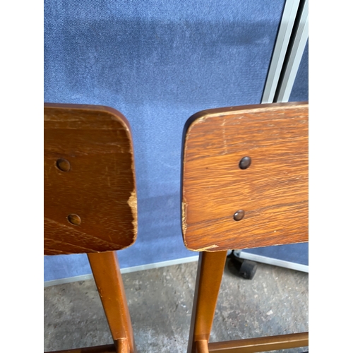 466 - Mid Century Teak extendable dining table and four chairs. 

Please see images for all dimensions.