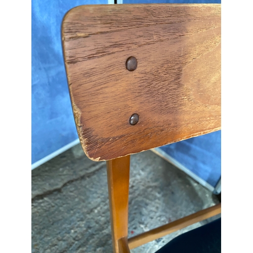 466 - Mid Century Teak extendable dining table and four chairs. 

Please see images for all dimensions.