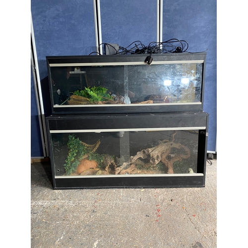 467 - Two reptile vivariums with contents 

See images for dimensions.