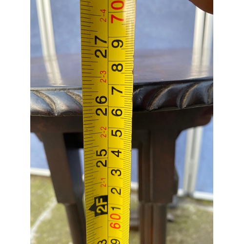 473 - Antique nest of three tables. 

Dimensions of largest in images for reference.