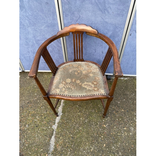 475 - Antique mahogany tub chair with upholstered seat

Dimensions - 22.5