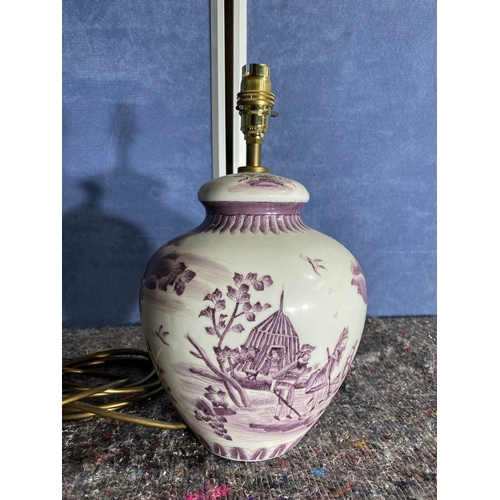 562 - India Jane table lamp.