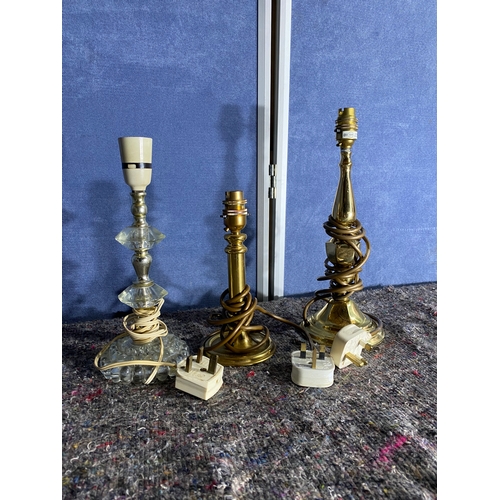 568 - Three small table lamps.