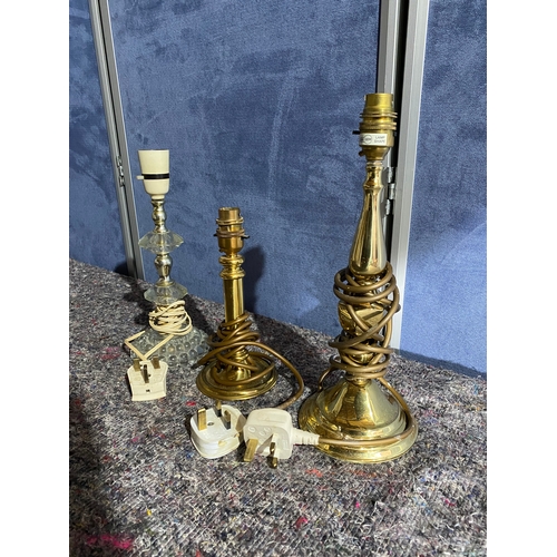 568 - Three small table lamps.