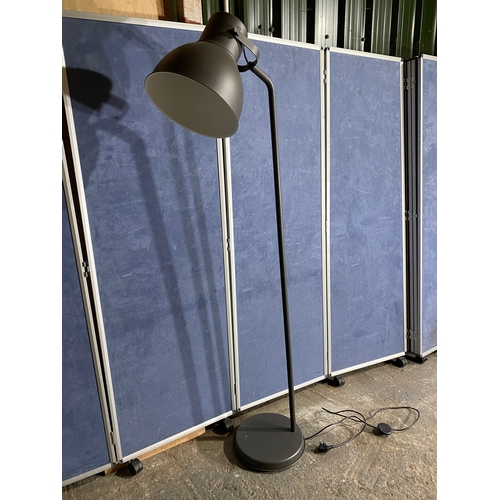 575 - Large metal floor lamp.