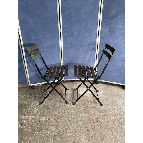 578 - Two foldable garden chairs.