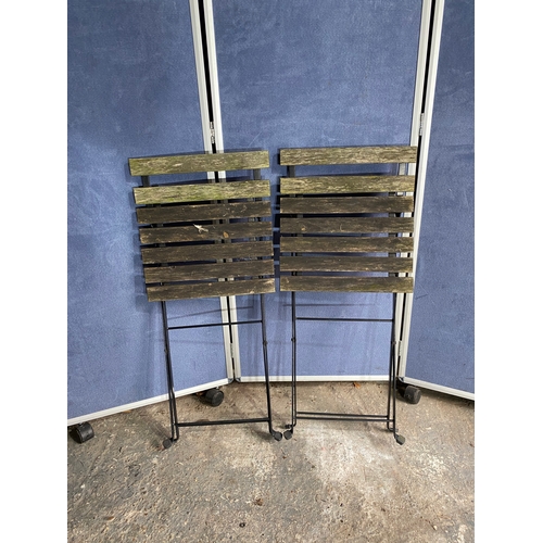 578 - Two foldable garden chairs.