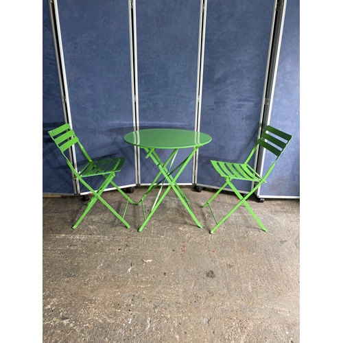 579 - Modern Foldable metal garden / bistro table and chairs in green