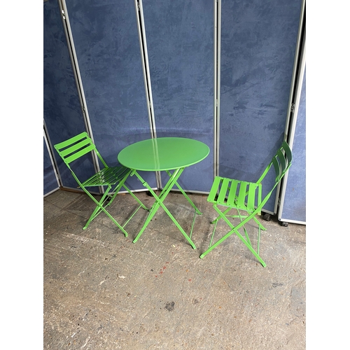 579 - Modern Foldable metal garden / bistro table and chairs in green