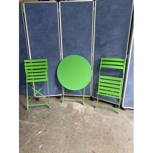 579 - Modern Foldable metal garden / bistro table and chairs in green