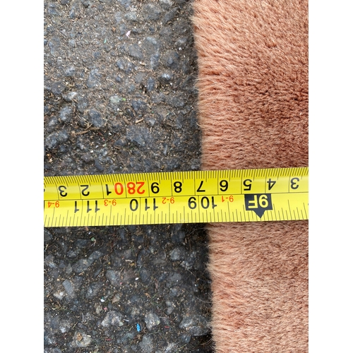 600 - Large Oriental rug / Carpet

Dimensions - 150