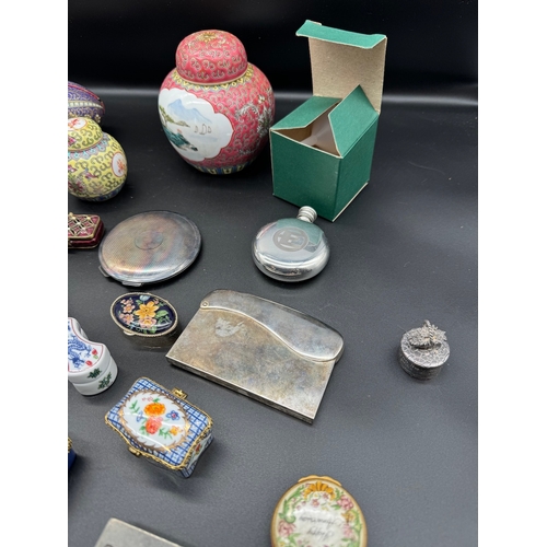 19 - Collection of ceramics including pill / trinket boxes - Del Prado / Limoges