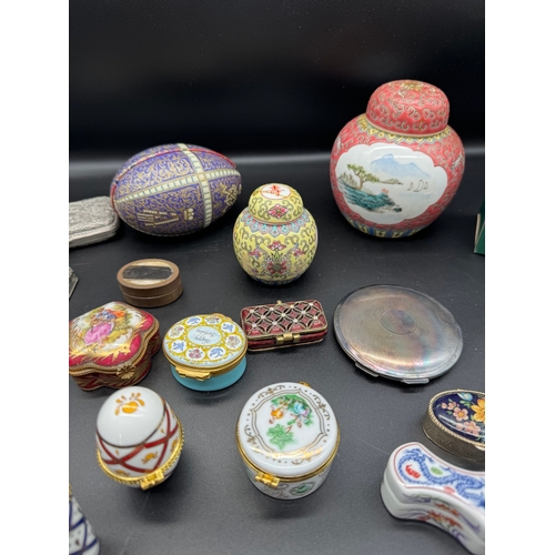 19 - Collection of ceramics including pill / trinket boxes - Del Prado / Limoges