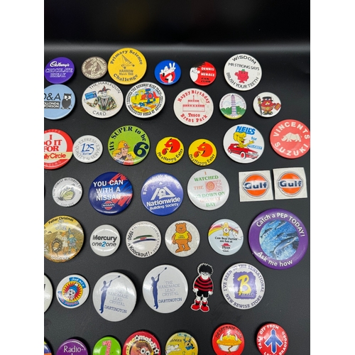 43 - Large collection of 1980's Tin Badges including Ghostbusters / TMNT, E.T + other British brands