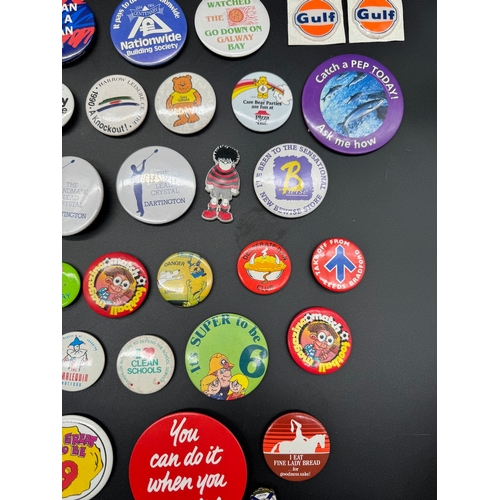 43 - Large collection of 1980's Tin Badges including Ghostbusters / TMNT, E.T + other British brands