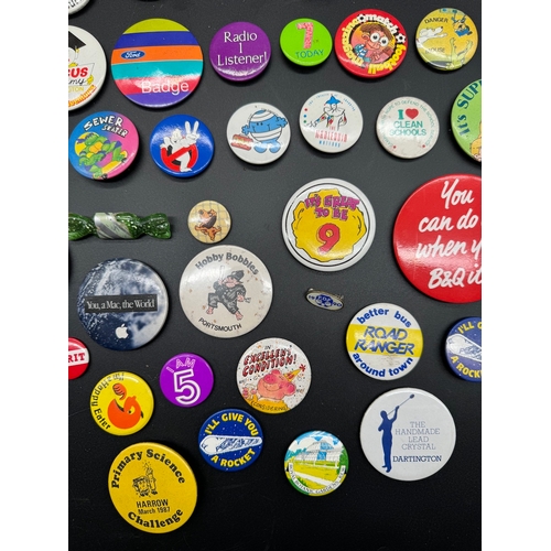 43 - Large collection of 1980's Tin Badges including Ghostbusters / TMNT, E.T + other British brands